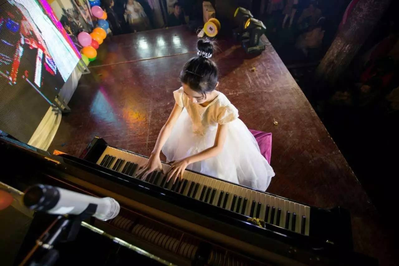 孩子弹钢琴手型一定要规范！